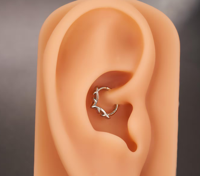 Blade Wing Septum Clicker/16G Surgical Steel V-Shaped Septum Ring/Gothic Nose Ring/Silver/Gold Daith/Helix Piercing